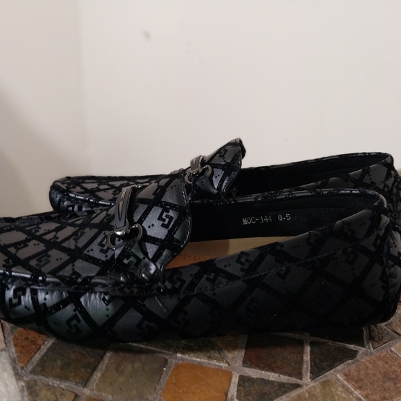 Men's Black Loafers with Patterned Design - Picture 6 of 10